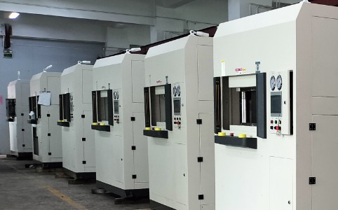 新材料+新技術(shù)+新工藝：玻纖板熱壓成型機(jī)